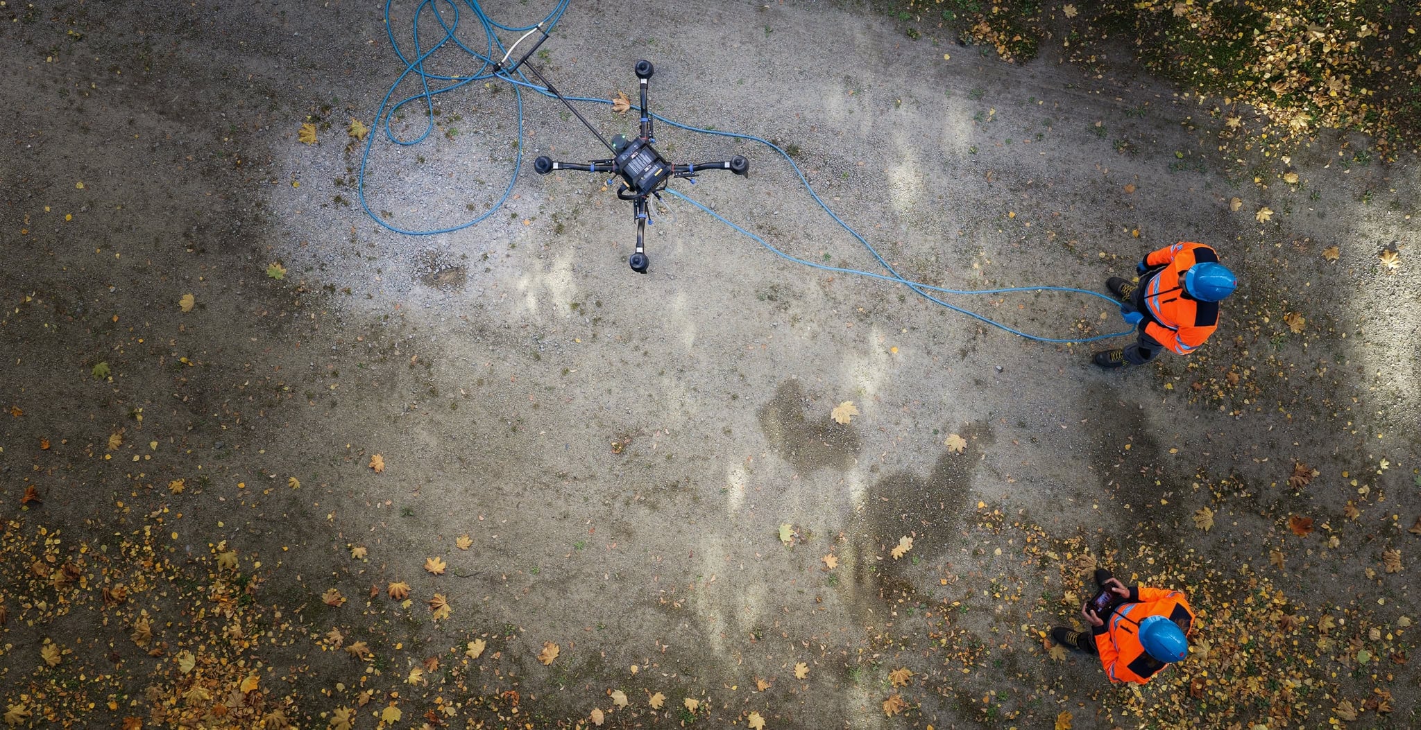 Démoussage de toiture par drone