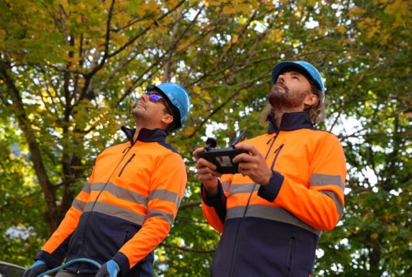pilote de drone en ville